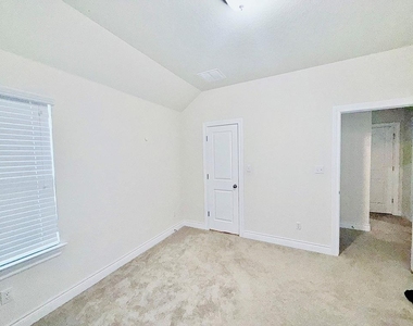 3925 Gildas Path - Photo Thumbnail 30