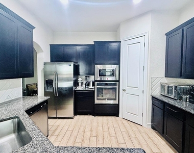 3925 Gildas Path - Photo Thumbnail 10