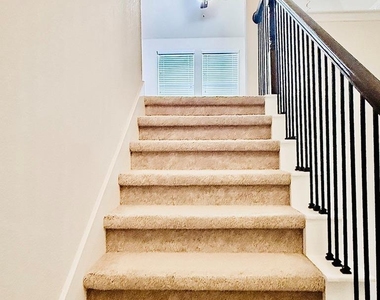 3925 Gildas Path - Photo Thumbnail 32