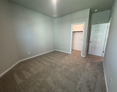 830 Staglin St - Photo Thumbnail 18