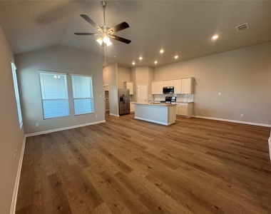 830 Staglin St - Photo Thumbnail 4
