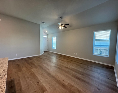 830 Staglin St - Photo Thumbnail 2