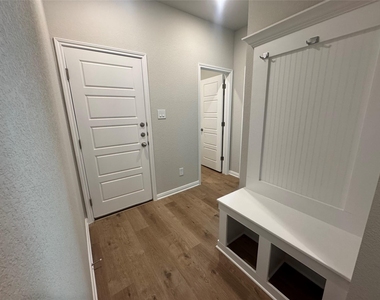 830 Staglin St - Photo Thumbnail 17