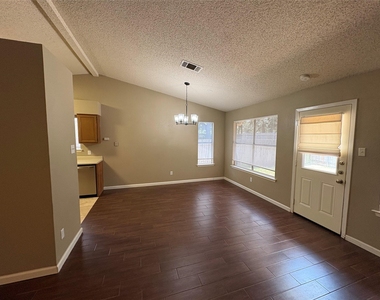 2902 Sabinal Trl - Photo Thumbnail 7
