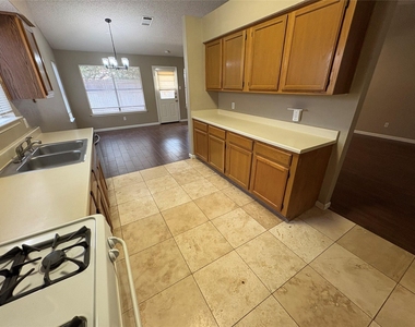 2902 Sabinal Trl - Photo Thumbnail 11