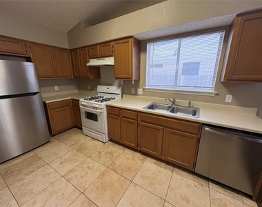 2902 Sabinal Trl - Photo Thumbnail 10