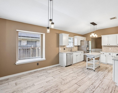 2656 Bradley Ln - Photo Thumbnail 10