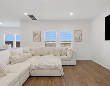 293 Ebbsfleet Dr - Photo Thumbnail 8