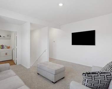 293 Ebbsfleet Dr - Photo Thumbnail 15