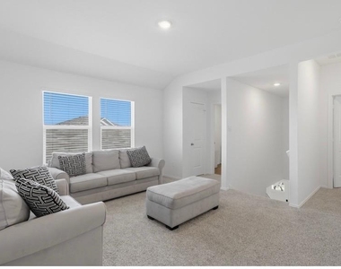 293 Ebbsfleet Dr - Photo Thumbnail 7