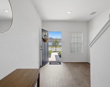 293 Ebbsfleet Dr - Photo Thumbnail 9