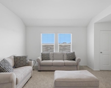 293 Ebbsfleet Dr - Photo Thumbnail 5