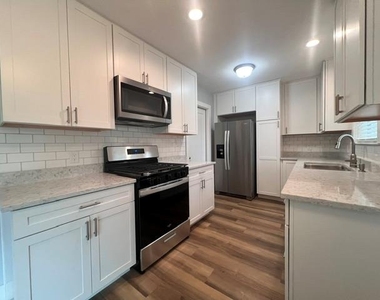 200 Deen Ave - Photo Thumbnail 6