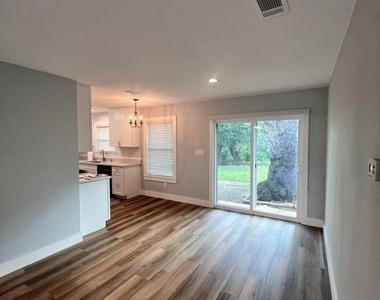 200 Deen Ave - Photo Thumbnail 3