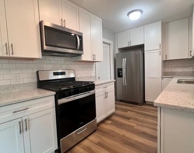 200 Deen Ave - Photo Thumbnail 5