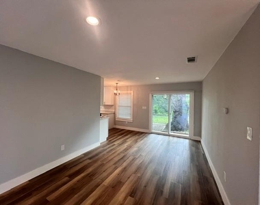200 Deen Ave - Photo Thumbnail 2