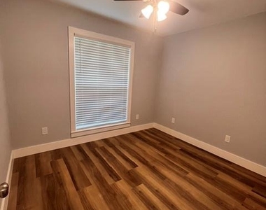 200 Deen Ave - Photo Thumbnail 13