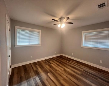 200 Deen Ave - Photo Thumbnail 15