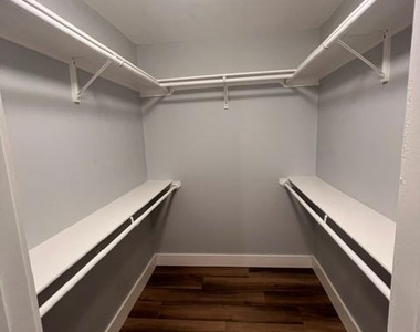200 Deen Ave - Photo Thumbnail 16