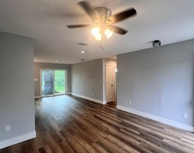 200 Deen Ave - Photo Thumbnail 1