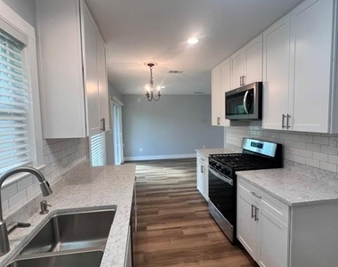 200 Deen Ave - Photo Thumbnail 7