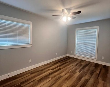 200 Deen Ave - Photo Thumbnail 14