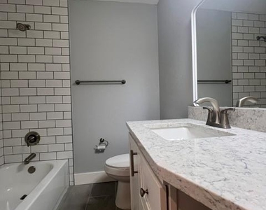 200 Deen Ave - Photo Thumbnail 12