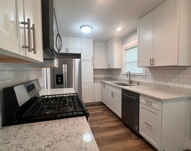 200 Deen Ave - Photo Thumbnail 4
