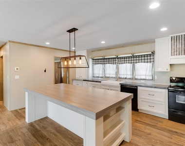 1310 Industrial Blvd - Photo Thumbnail 4