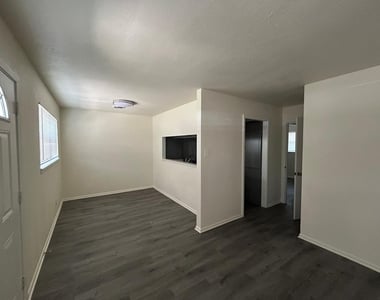 3601 Catalina Dr Nw - Photo Thumbnail 3