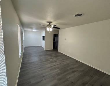 3601 Catalina Dr Nw - Photo Thumbnail 4