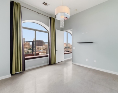 507 Sabine St - Photo Thumbnail 12