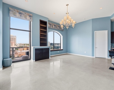 507 Sabine St - Photo Thumbnail 10