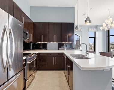 507 Sabine St - Photo Thumbnail 4