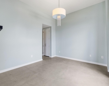 507 Sabine St - Photo Thumbnail 11