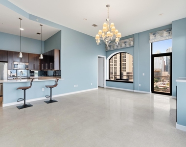 507 Sabine St - Photo Thumbnail 8