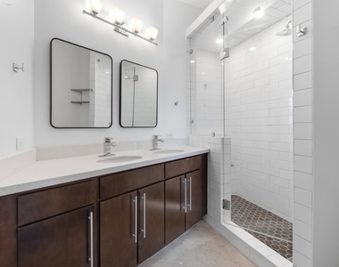 507 Sabine St - Photo Thumbnail 13
