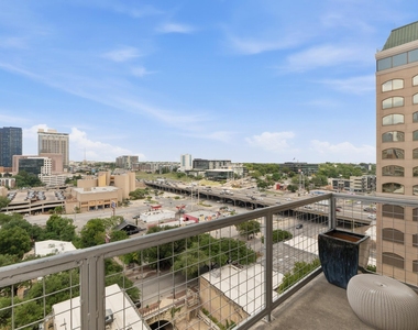 507 Sabine St - Photo Thumbnail 23