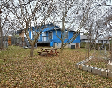 904 Walter St - Photo Thumbnail 17