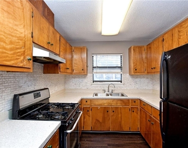 904 Walter St - Photo Thumbnail 6
