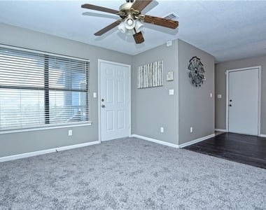 904 Walter St - Photo Thumbnail 4
