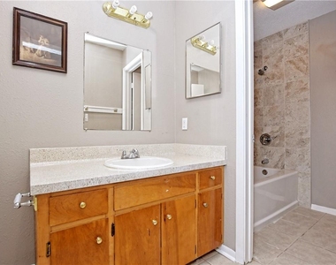 904 Walter St - Photo Thumbnail 9