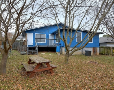904 Walter St - Photo Thumbnail 2