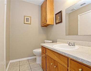 904 Walter St - Photo Thumbnail 10
