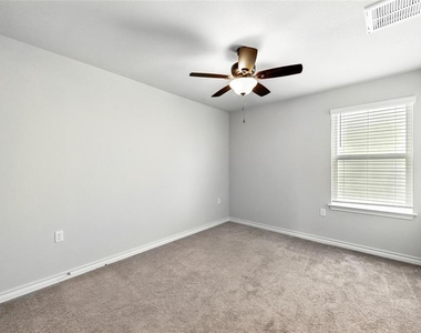 11921 Cimaizon Dr - Photo Thumbnail 9