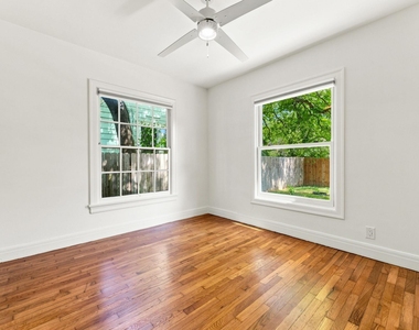 811 E 45th St - Photo Thumbnail 11