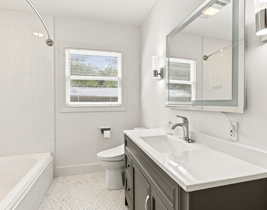 811 E 45th St - Photo Thumbnail 14