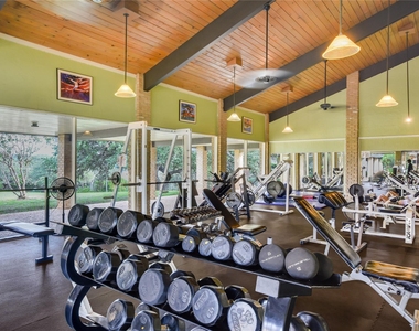 18400 Lakepoint Cv - Photo Thumbnail 37