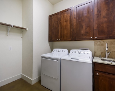 18400 Lakepoint Cv - Photo Thumbnail 15