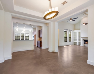 18400 Lakepoint Cv - Photo Thumbnail 7